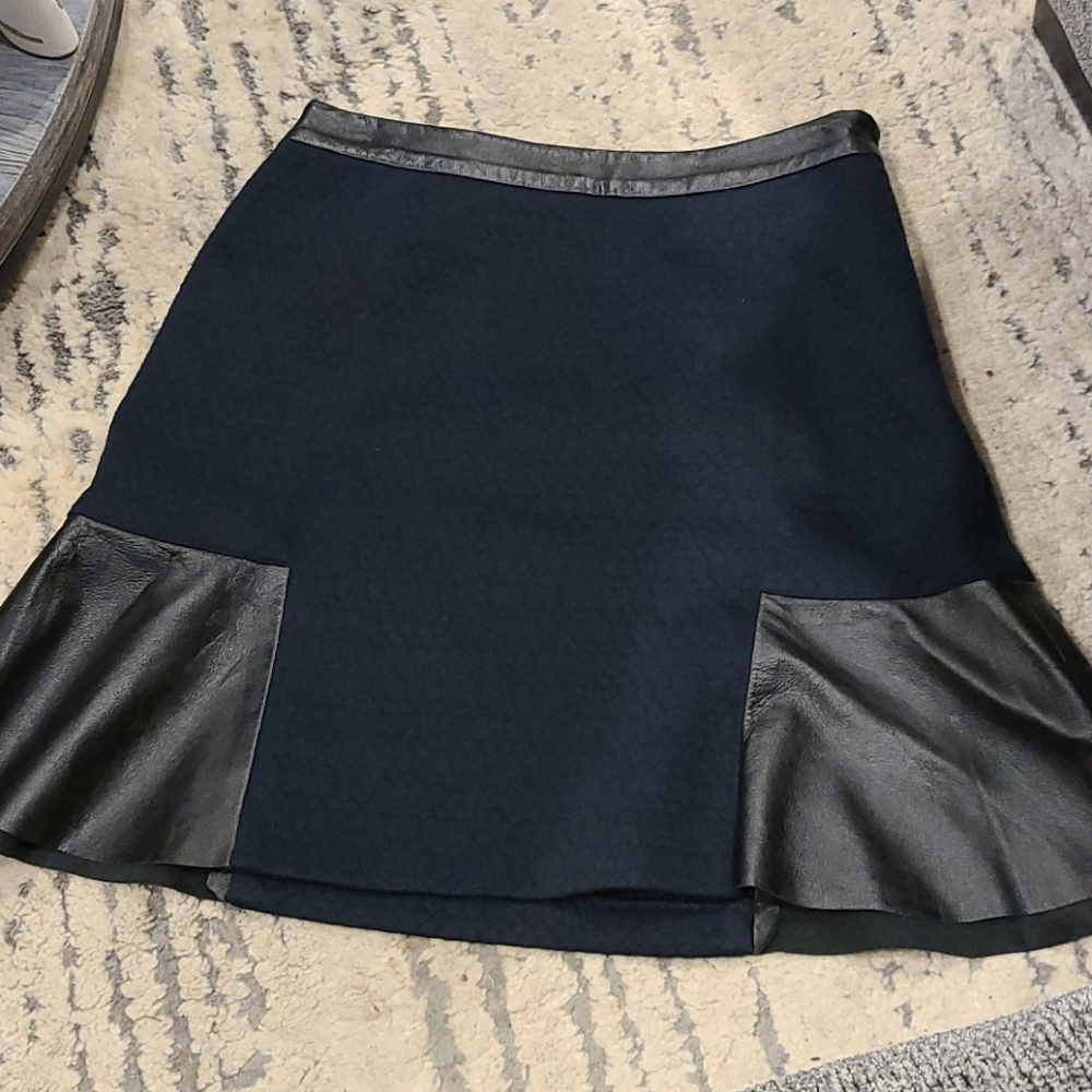 Club Monaco mini skirt w/ lambskin leather accents